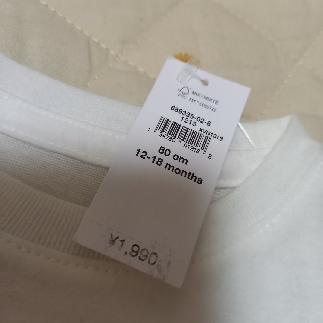 新品タグ付きbaby GAP ミッキーアンドファミリー 反射プリントTシャツ キッズ/ベビー/マタニティのベビー服(~85cm)(Ｔシャツ)の商品写真