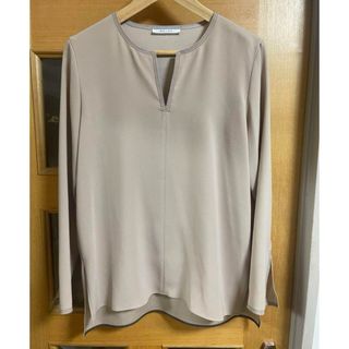 ベイジ(BEIGE,)の美品　ベイジ　CORRIS 配色ステッチ クルーネック ブラウス (シャツ/ブラウス(長袖/七分))