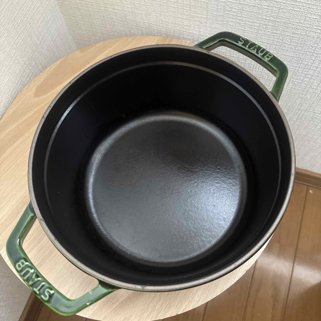 STAUB(ストウブ)のストウブ★Staub★22cm インテリア/住まい/日用品のキッチン/食器(鍋/フライパン)の商品写真