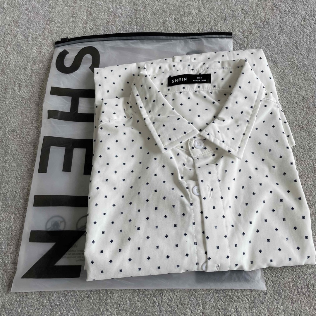 SHEIN(シーイン)の【新品未使用】SHEIN　メンズ　半袖シャツ　Sサイズ　JIT11312865 メンズのトップス(シャツ)の商品写真