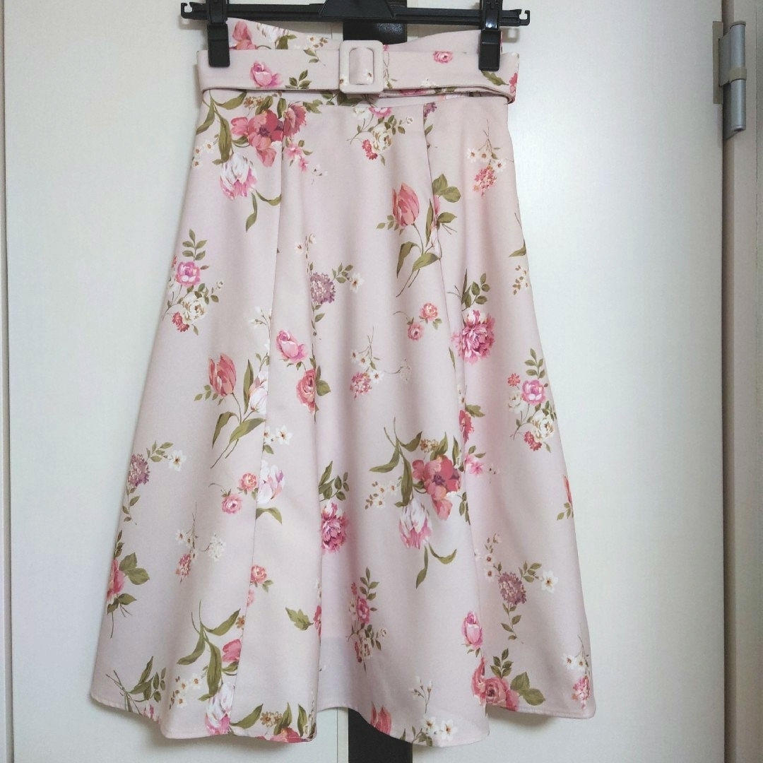 TOCCO closet(トッコクローゼット)の【期間限定出品】ピンク　花柄スカート　M　トッコクローゼット　春 レディースのスカート(ロングスカート)の商品写真