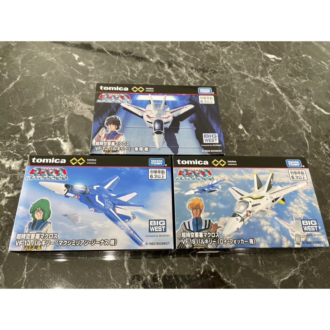 トミカプレミアム 超時空要塞マクロス VF-1 バルキリーシリーズ３点セット エンタメ/ホビーのおもちゃ/ぬいぐるみ(ミニカー)の商品写真