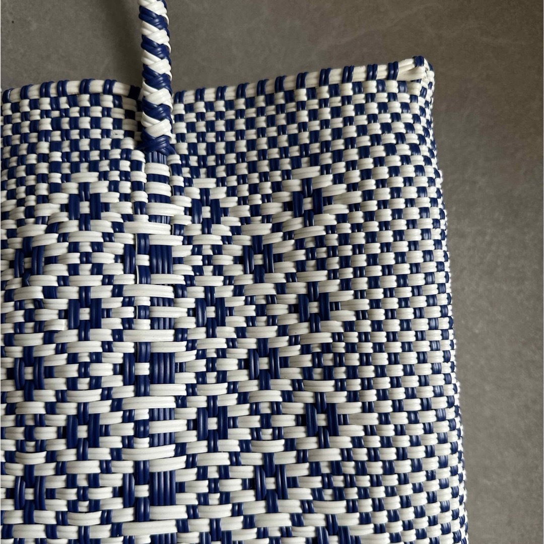 メルカドバッグMサイズ　ブルー　メキシコ　メルカド レディースのバッグ(かごバッグ/ストローバッグ)の商品写真