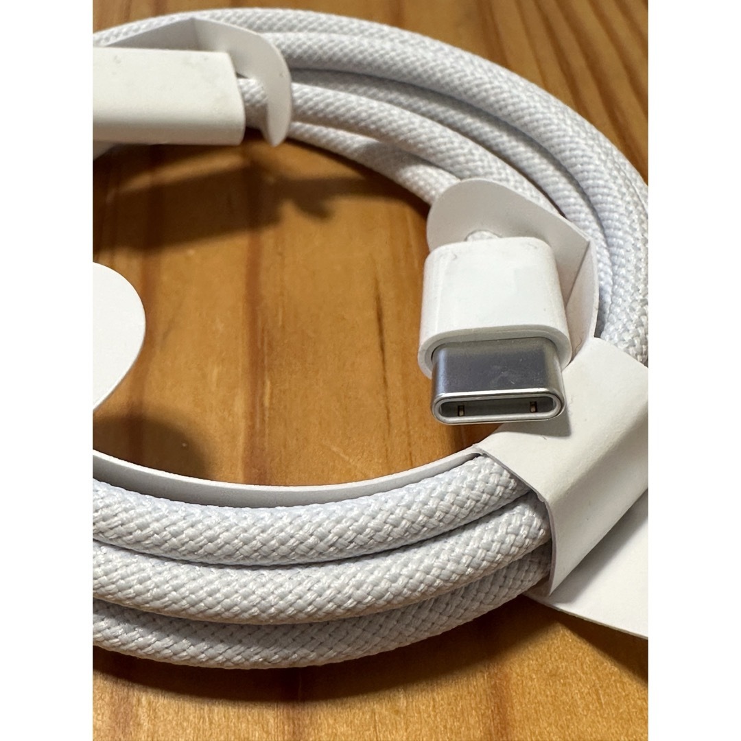 Apple(アップル)のApple 純正 編み込み式 USB Type C-C ケーブル スマホ/家電/カメラのスマホアクセサリー(その他)の商品写真