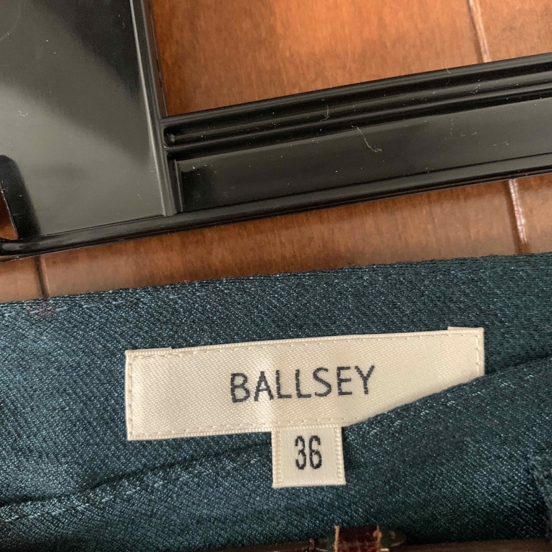 Ballsey(ボールジィ)のボールジィ　膝丈スカート レディースのスカート(ひざ丈スカート)の商品写真