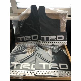 トヨタ(トヨタ)のトヨタ ハイラックス マッドフラップ ブラック ＴＲＤ 前後左右１台分セット(車種別パーツ)
