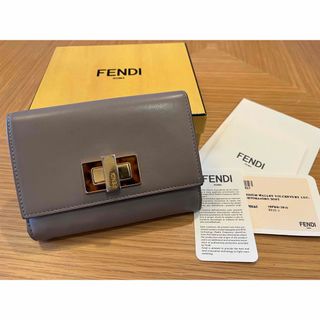 フェンディ(FENDI)の【美品】フェンディ　二つ折り財布　ピーカブー　ターンロック(財布)