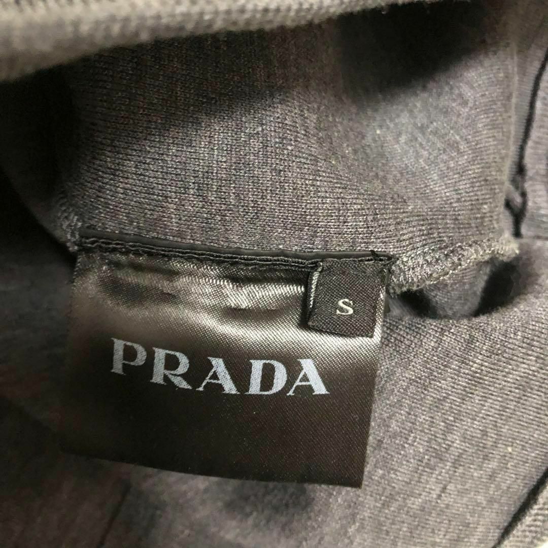 PRADA(プラダ)の美品✨ プラダ　PRADA トレーナー　スウェット　ロゴ　Sサイズ　男女兼用 メンズのトップス(スウェット)の商品写真