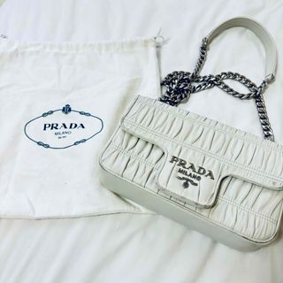 プラダ(PRADA)のprada プラダ　ナッパ ゴーフル ギャザー ショルダーバッグ  ホワイト　(ショルダーバッグ)