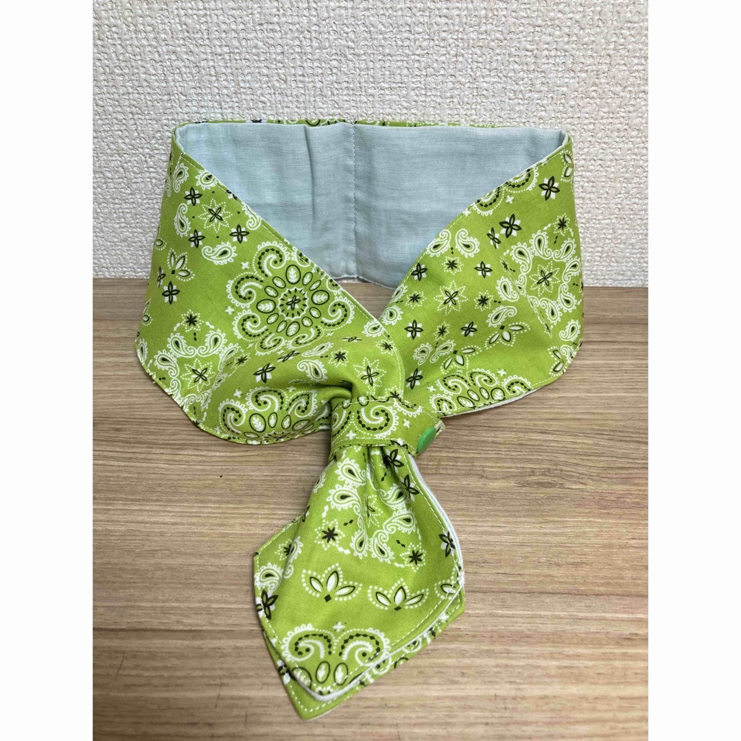 バンダナ風柄（グリーン）のネッククーラー ハンドメイドのファッション小物(スカーフ)の商品写真