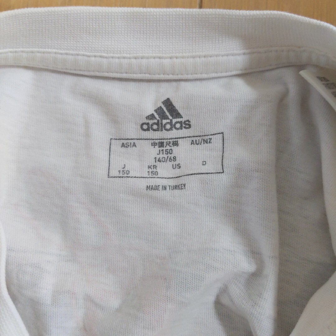 adidas(アディダス)のadidasアディダスTシャツ150サイズ使用品 キッズ/ベビー/マタニティのキッズ服男の子用(90cm~)(Tシャツ/カットソー)の商品写真