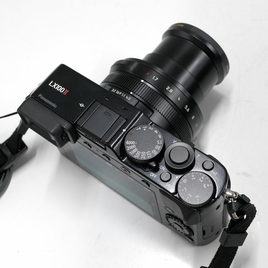 Panasonic(パナソニック)のPanasonic LUMIX LX100II DC-LX100M2 USED極美品 カメラ 本体＋バッテリー 4/3型センサー LEICA SUMMILUX SHOT数極少58回 完動品 CP5627 スマホ/家電/カメラのカメラ(コンパクトデジタルカメラ)の商品写真