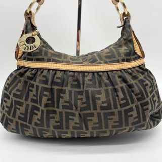 フェンディ(FENDI)の美品✨フェンディ　シェフバッグ　ワンショルダーバッグ　ズッカ　キャンバス　カーキ(ショルダーバッグ)