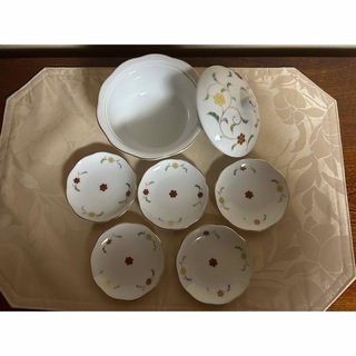 タチキチ(たち吉)の橘吉　蓋付き鉢と小皿セット(食器)
