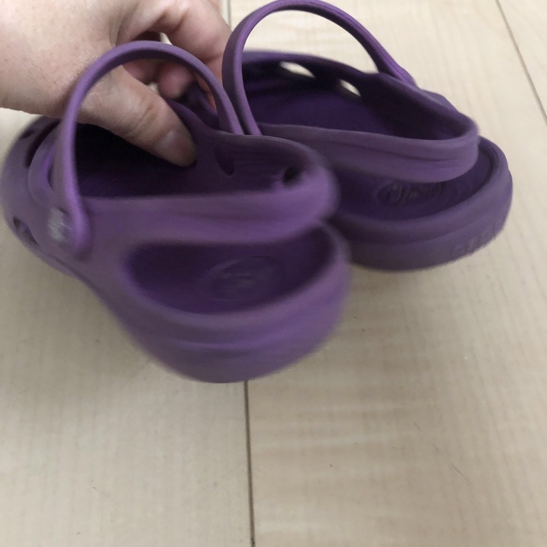 crocs(クロックス)のクロックス　CROCS ストラップ　サンダル　キッズ　16センチ キッズ/ベビー/マタニティのキッズ靴/シューズ(15cm~)(サンダル)の商品写真