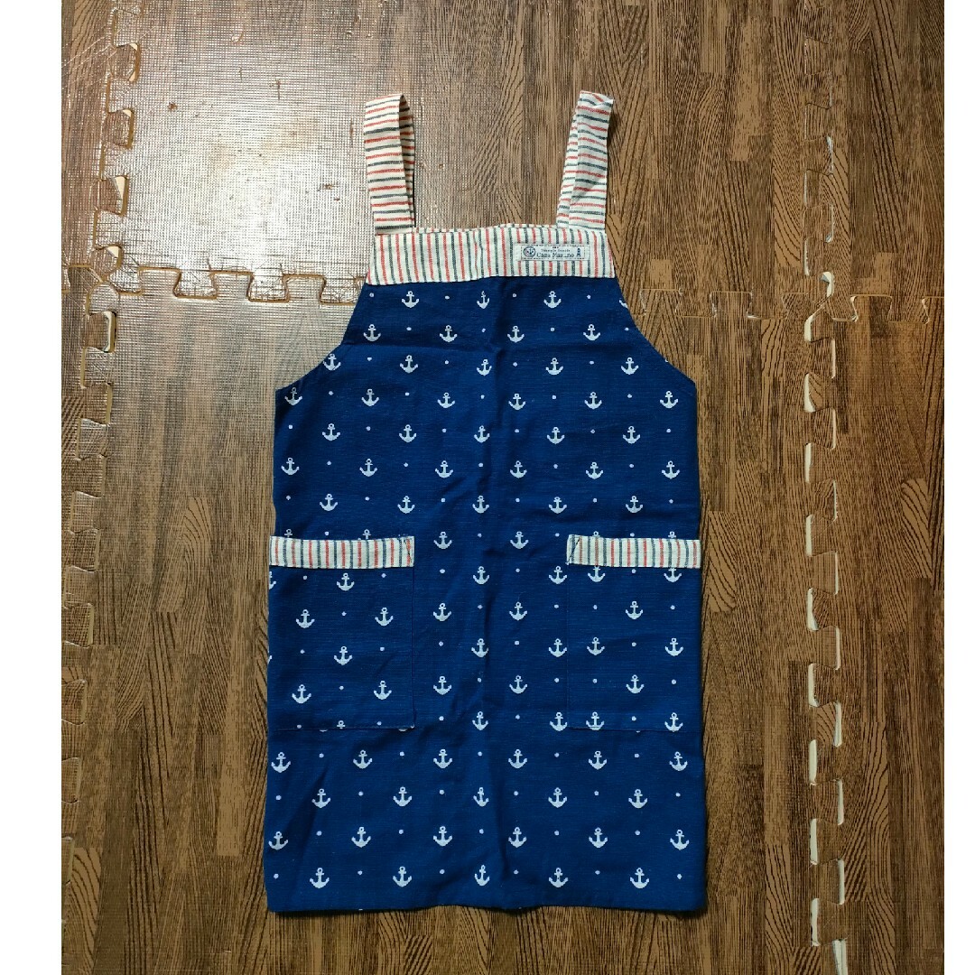 エプロン　１３０センチ キッズ/ベビー/マタニティのキッズ服男の子用(90cm~)(その他)の商品写真