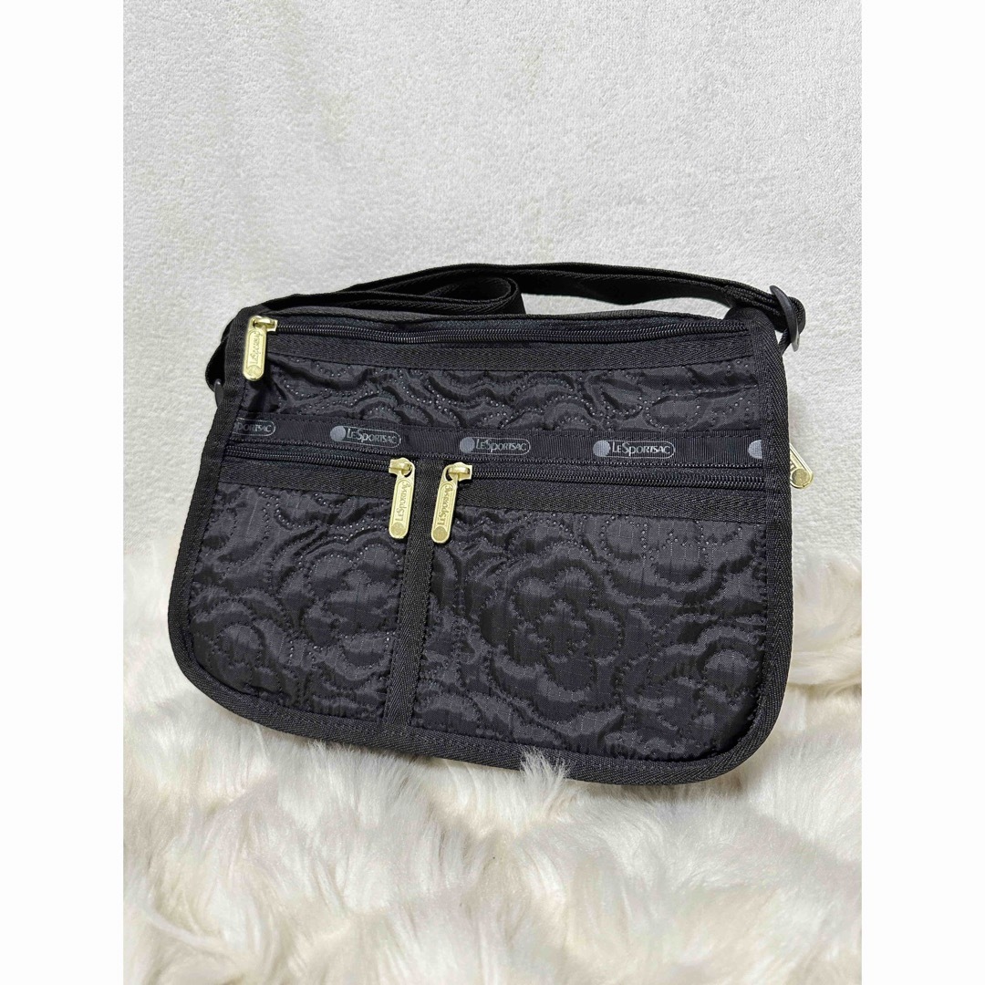 LeSportsac(レスポートサック)のレスポートサック　パフィーブロッサムズ　ショルダーバッグ　7507　sサイズ レディースのバッグ(ショルダーバッグ)の商品写真