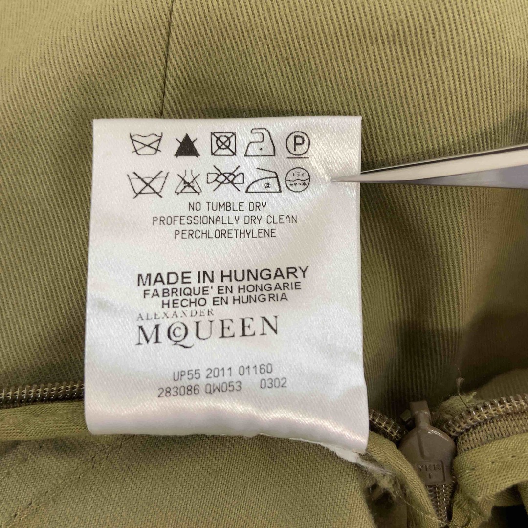 Alexander McQueen(アレキサンダーマックイーン)のAlexander McQueen アレキサンダーマックイーン レディース ミニスカート カーキ レディースのスカート(ひざ丈スカート)の商品写真