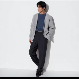 ユニクロ(UNIQLO)のタックワイドパンツ(スラックス)