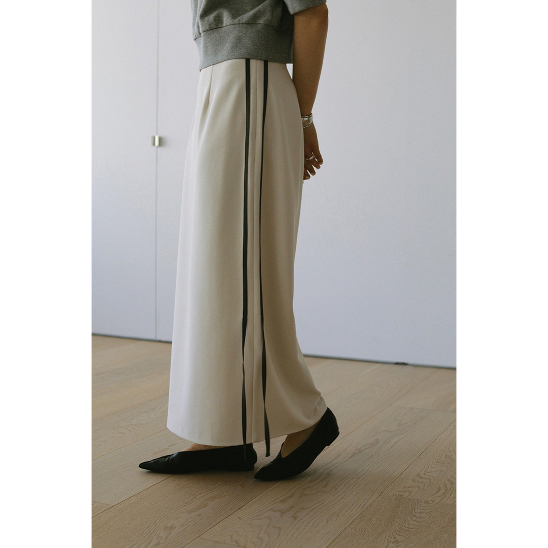 MANOF /  SIDE LINE SKIRT レディースのスカート(ロングスカート)の商品写真