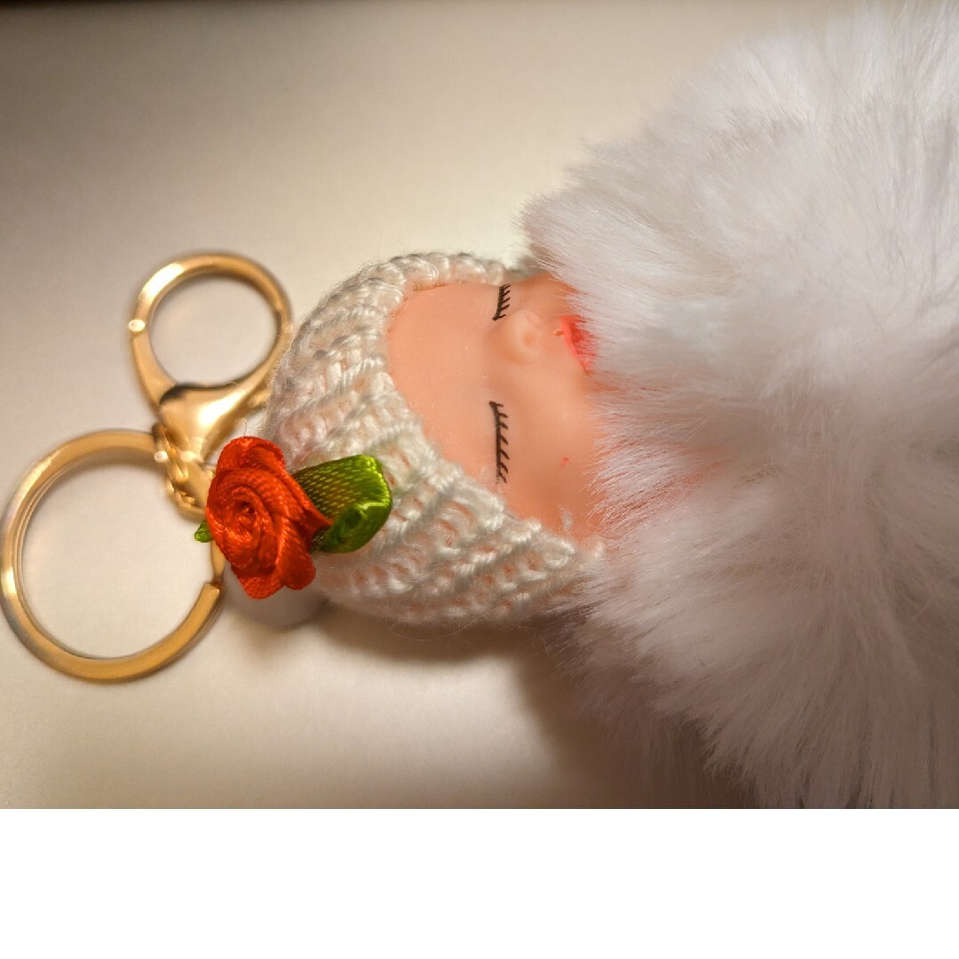 赤ちゃん　キーホルダー　眠人形　白　ファー　ベイビー レディースのファッション小物(キーホルダー)の商品写真