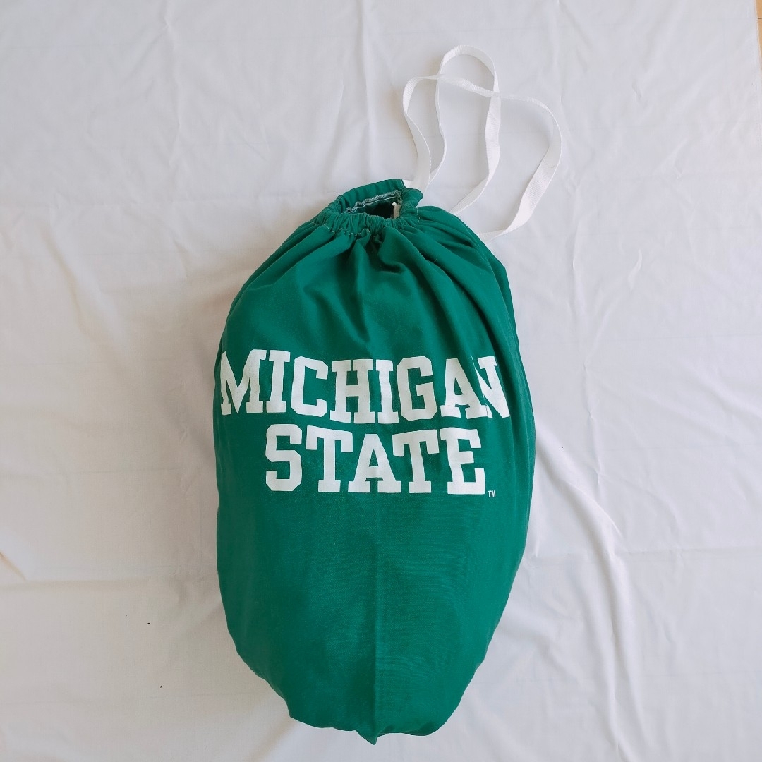 カレッジロゴ　ロゴプリント　バッグ　ビッグサイズ　ミシガン　グリーン メンズのバッグ(ドラムバッグ)の商品写真