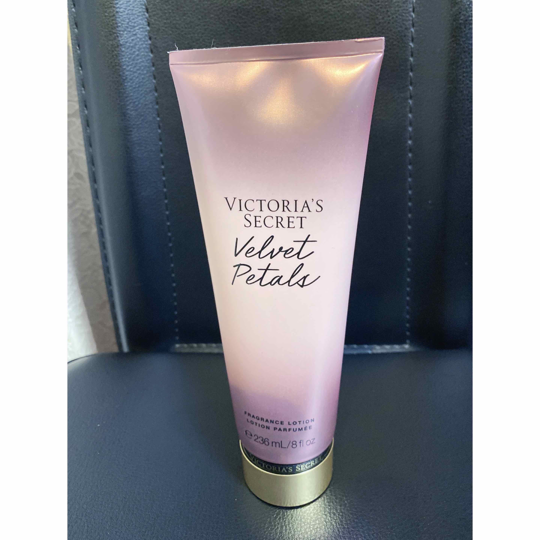 Victoria's Secret(ヴィクトリアズシークレット)のヴィクトリアズシークレット(ベルベットペタルス コスメ/美容のボディケア(ボディローション/ミルク)の商品写真