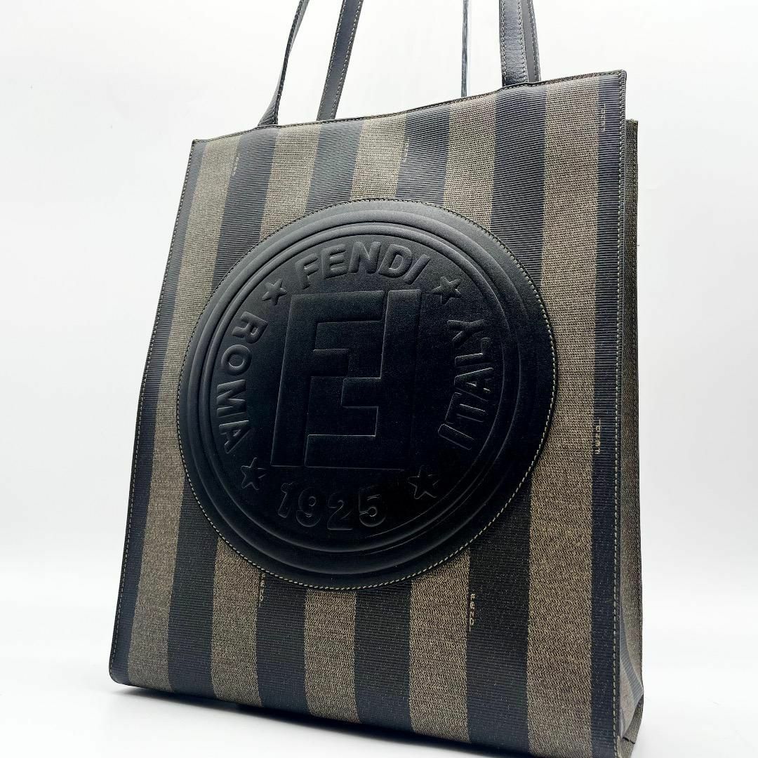 FENDI - 美品✨フェンディ　トートバッグ　ペカン　デカFFロゴ　PVC　レザー　カーキ　黒