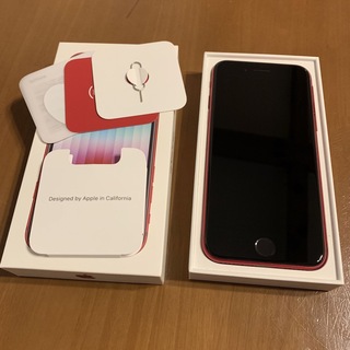 アイフォーン(iPhone)のiPhone SE（第3世代） 64GB (PRODUCT)RED SIMフリー(スマートフォン本体)