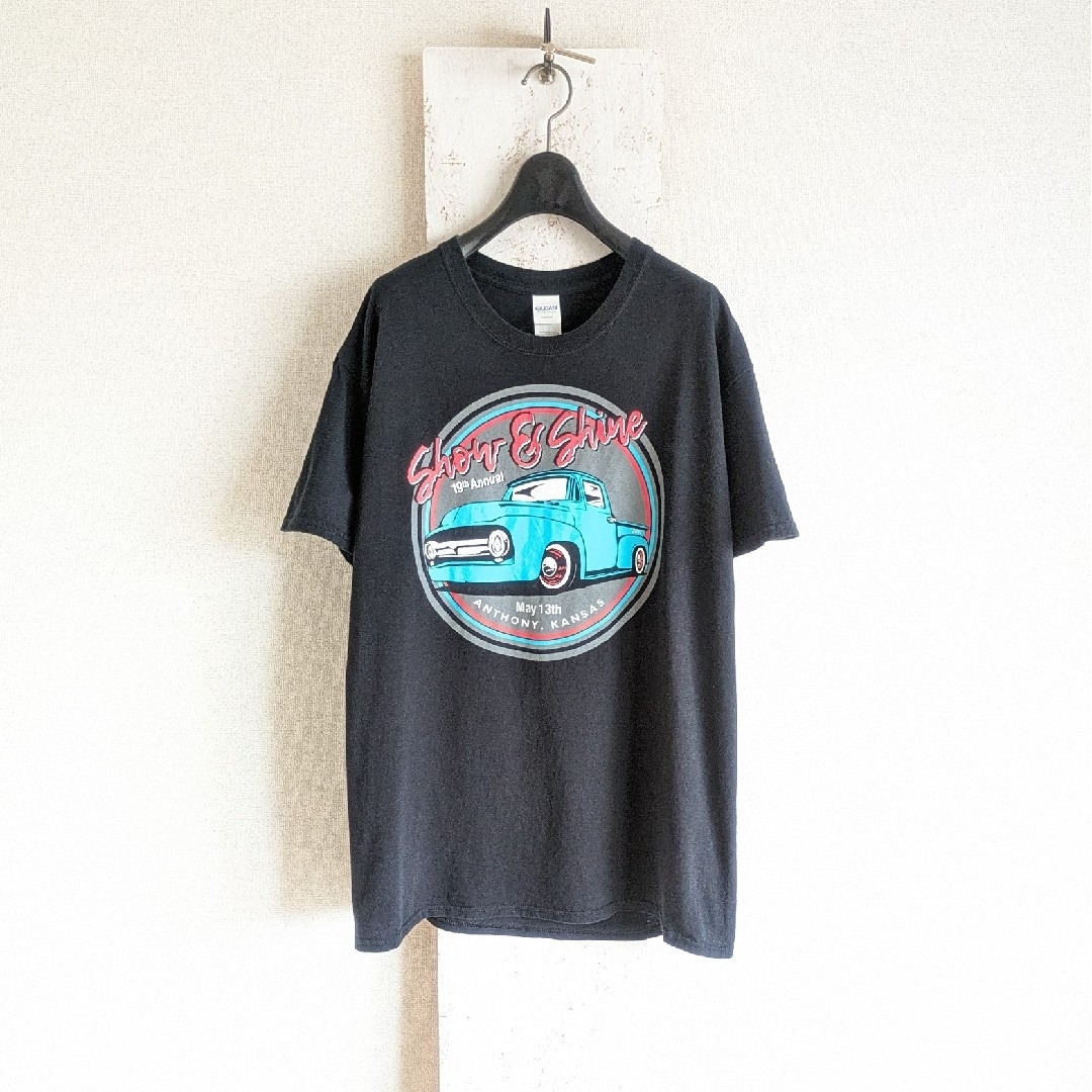 GILDAN(ギルタン)の古着　GILDAN Tシャツ　ブラック　カーショウ　モチーフロゴプリント　L メンズのトップス(Tシャツ/カットソー(半袖/袖なし))の商品写真