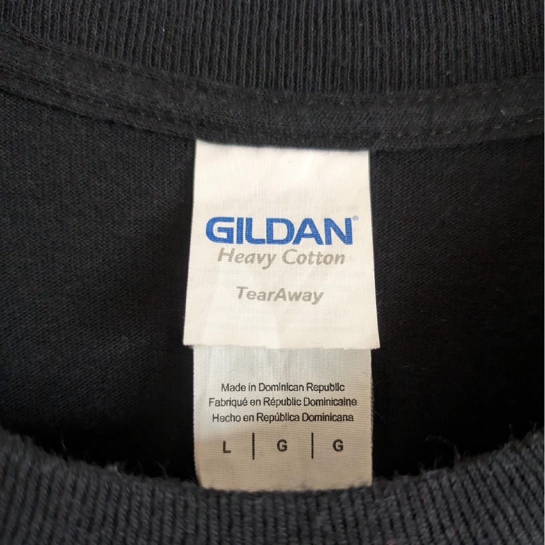 GILDAN(ギルタン)の古着　GILDAN Tシャツ　ブラック　カーショウ　モチーフロゴプリント　L メンズのトップス(Tシャツ/カットソー(半袖/袖なし))の商品写真