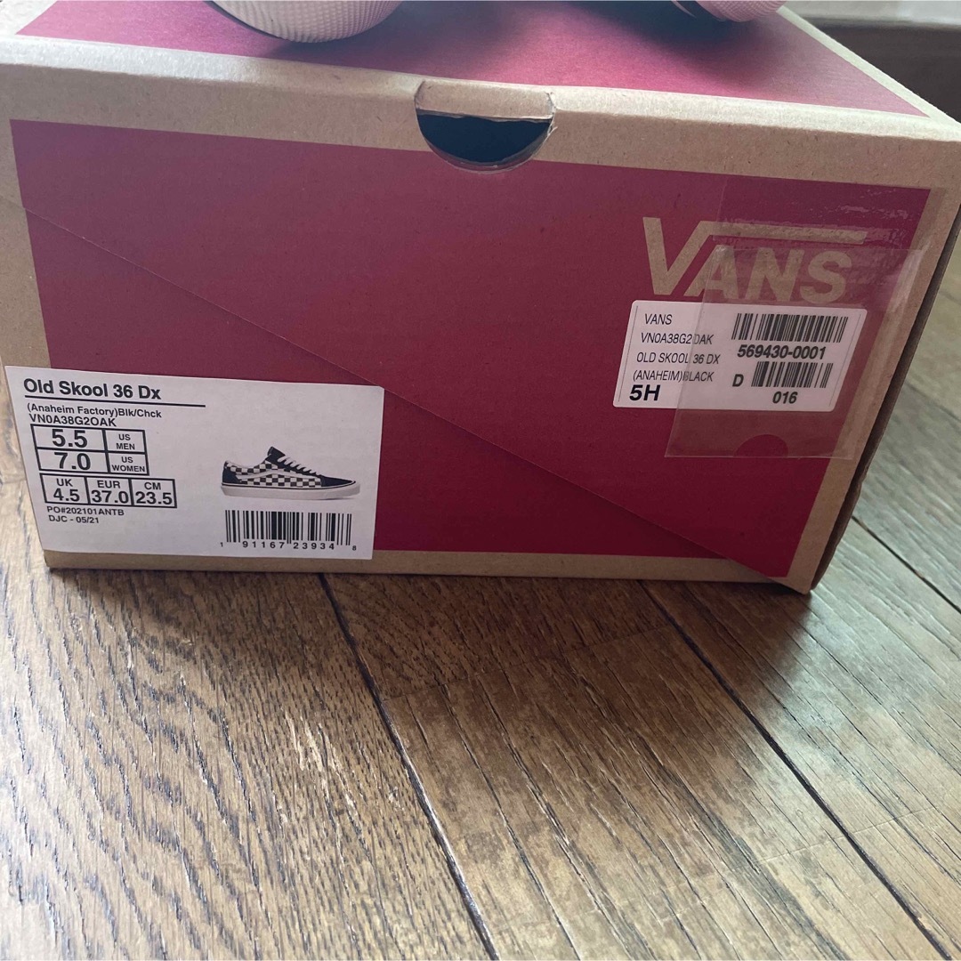 VANS(ヴァンズ)の新品★VANSヴァンズ　 オールドスクールスニーカー　定価10,450円 レディースの靴/シューズ(スニーカー)の商品写真