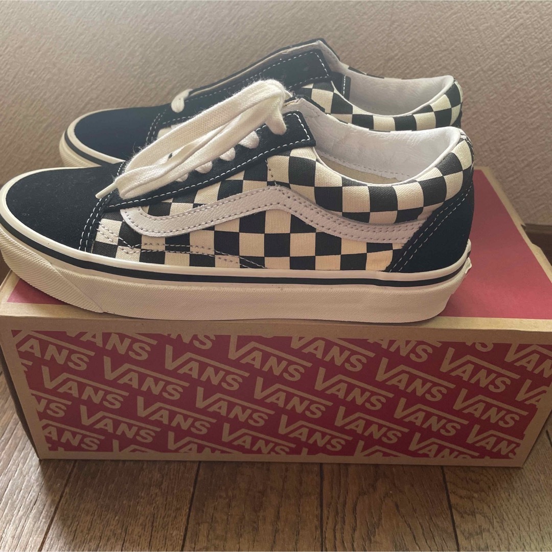 VANS(ヴァンズ)の新品★VANSヴァンズ　 オールドスクールスニーカー　定価10,450円 レディースの靴/シューズ(スニーカー)の商品写真