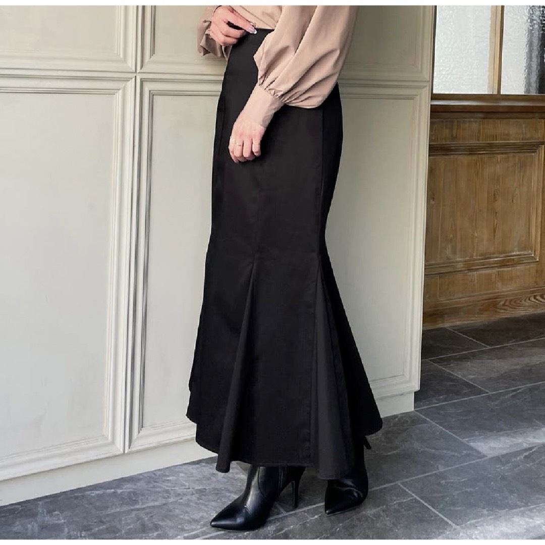 JUNOAH(ジュノア)のJUNOAH マーメイドフレアスカート【ブラック】 レディースのスカート(ロングスカート)の商品写真
