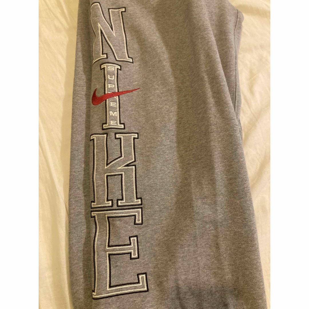 Supreme(シュプリーム)のSupreme x Nike Sweatpant "Heather Grey" メンズのパンツ(その他)の商品写真