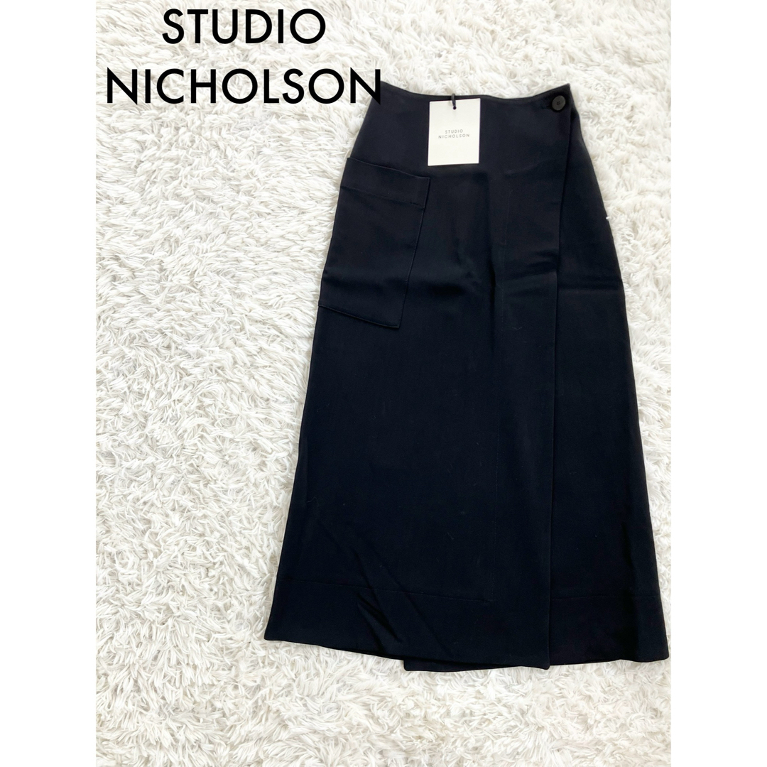 STUDIO NICHOLSON(スタジオニコルソン)の新品　STUDIO NICHOLSON ロング巻スカート　ブラック　 レディースのスカート(ロングスカート)の商品写真