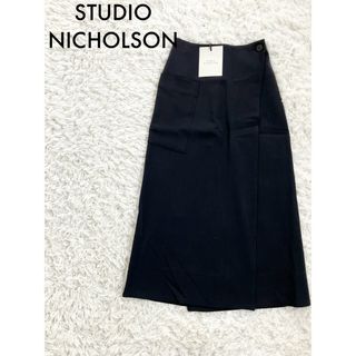 スタジオニコルソン(STUDIO NICHOLSON)の新品　STUDIO NICHOLSON ロング巻スカート　ブラック　(ロングスカート)