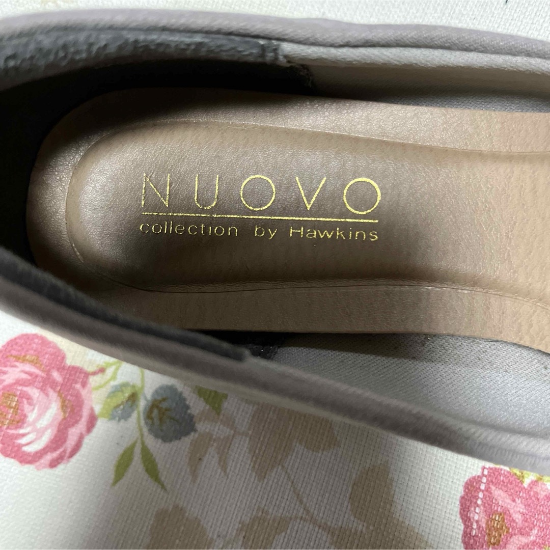 Nuovo(ヌォーボ)のNUOVO  /ホーキンス　1チェーンパンプス　グレー レディースの靴/シューズ(ハイヒール/パンプス)の商品写真