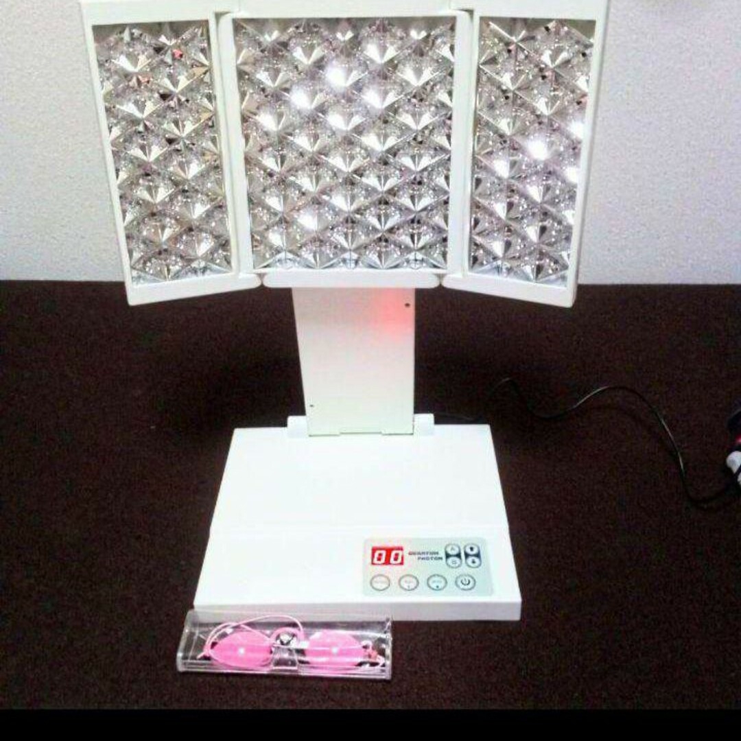 Beauty Light 美顔器 光LED ヒカリ 美顔器 フェイスケア 美白 スマホ/家電/カメラの美容/健康(フェイスケア/美顔器)の商品写真