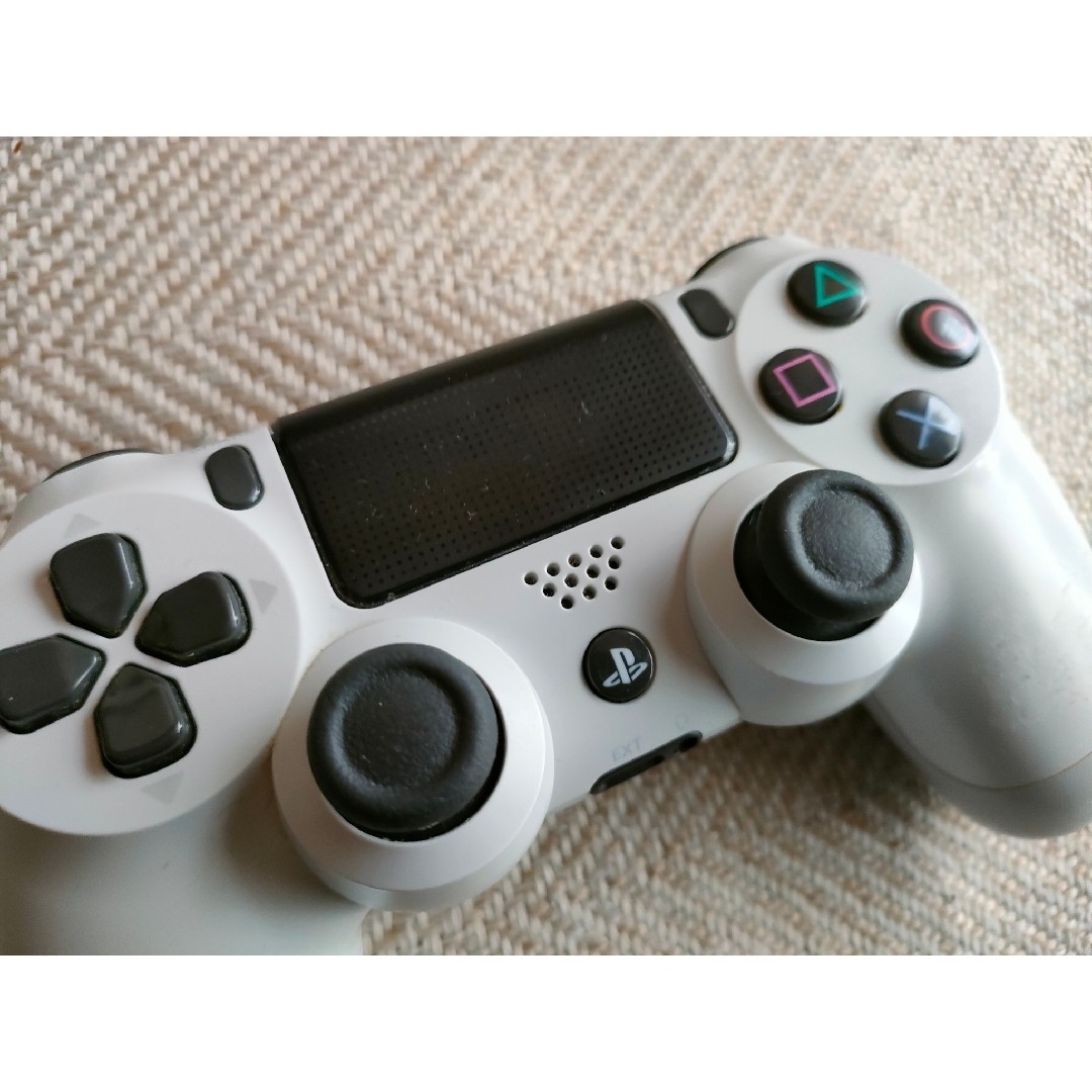 PS4 コントローラーDUALSHOCK 4 エンタメ/ホビーのゲームソフト/ゲーム機本体(携帯用ゲーム機本体)の商品写真