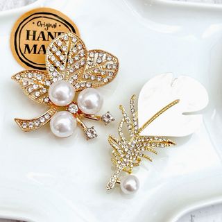 ブローチ　コサージュ　アクセサリー　レジン　ハンドメイド　リーフ　羽　葉っぱ(ブローチ/コサージュ)