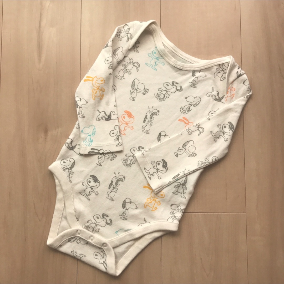 babyGAP(ベビーギャップ)のbaby gap ベビーギャップ スヌーピー ロンパース 70cm キッズ/ベビー/マタニティのベビー服(~85cm)(ロンパース)の商品写真