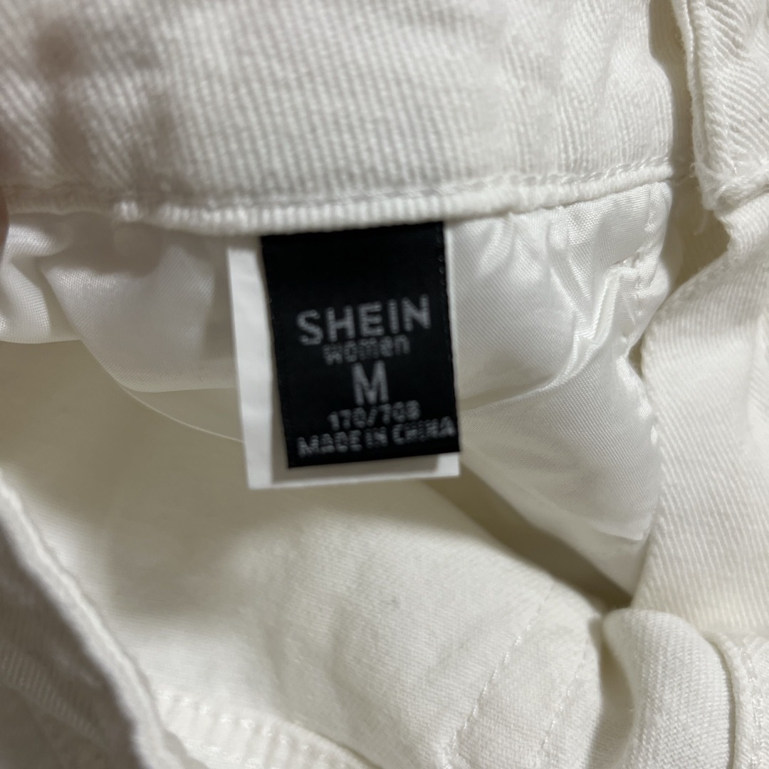 SHEIN(シーイン)のホワイトショートパンツ レディースのパンツ(ショートパンツ)の商品写真