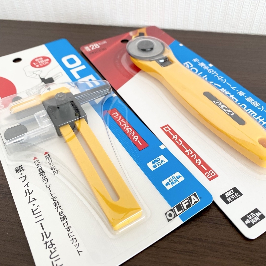 《人気2商品》 コンパス/ロータリーカッター ＋ミニチュアあひる15匹 インテリア/住まい/日用品の文房具(はさみ/カッター)の商品写真