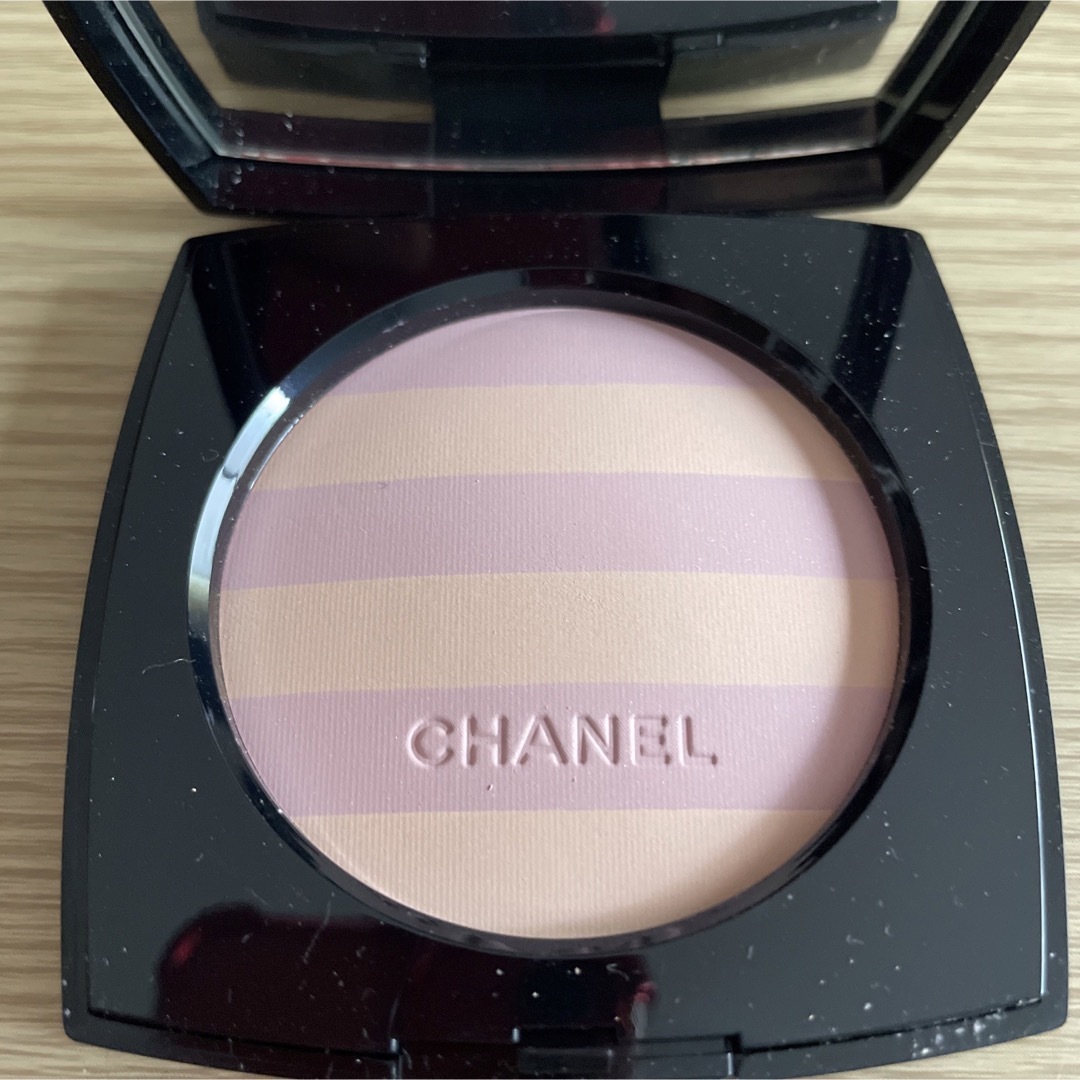 CHANEL(シャネル)のCHANELレベージュアーモニープードゥルベルミン　マリニエールN°01 コスメ/美容のベースメイク/化粧品(フェイスパウダー)の商品写真