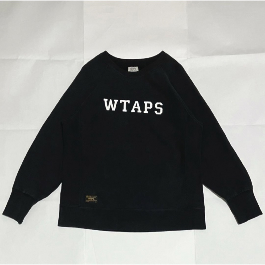 W)taps(ダブルタップス)の【人気】WTAPS　ダブルタップス　カレッジフォントロゴスウェット　肉厚　裏起毛 メンズのトップス(スウェット)の商品写真