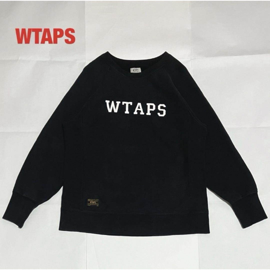 W)taps(ダブルタップス)の【人気】WTAPS　ダブルタップス　カレッジフォントロゴスウェット　肉厚　裏起毛 メンズのトップス(スウェット)の商品写真