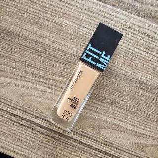 メイベリン(MAYBELLINE)のフィットミー リキッド ファンデーション R【マット】122 自然な明るさ(ピ…(ファンデーション)