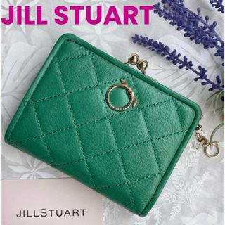 ジルスチュアート(JILLSTUART)の【新品】ジルスチュアート 二つ折り財布 プログレス がま口　グリーン　本革(財布)