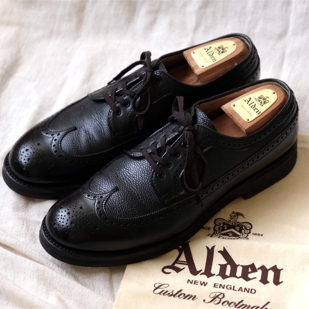 Alden(オールデン)のAldenオールデン ミリタリーロングウィングフルブローグ黒11D メンズの靴/シューズ(ドレス/ビジネス)の商品写真